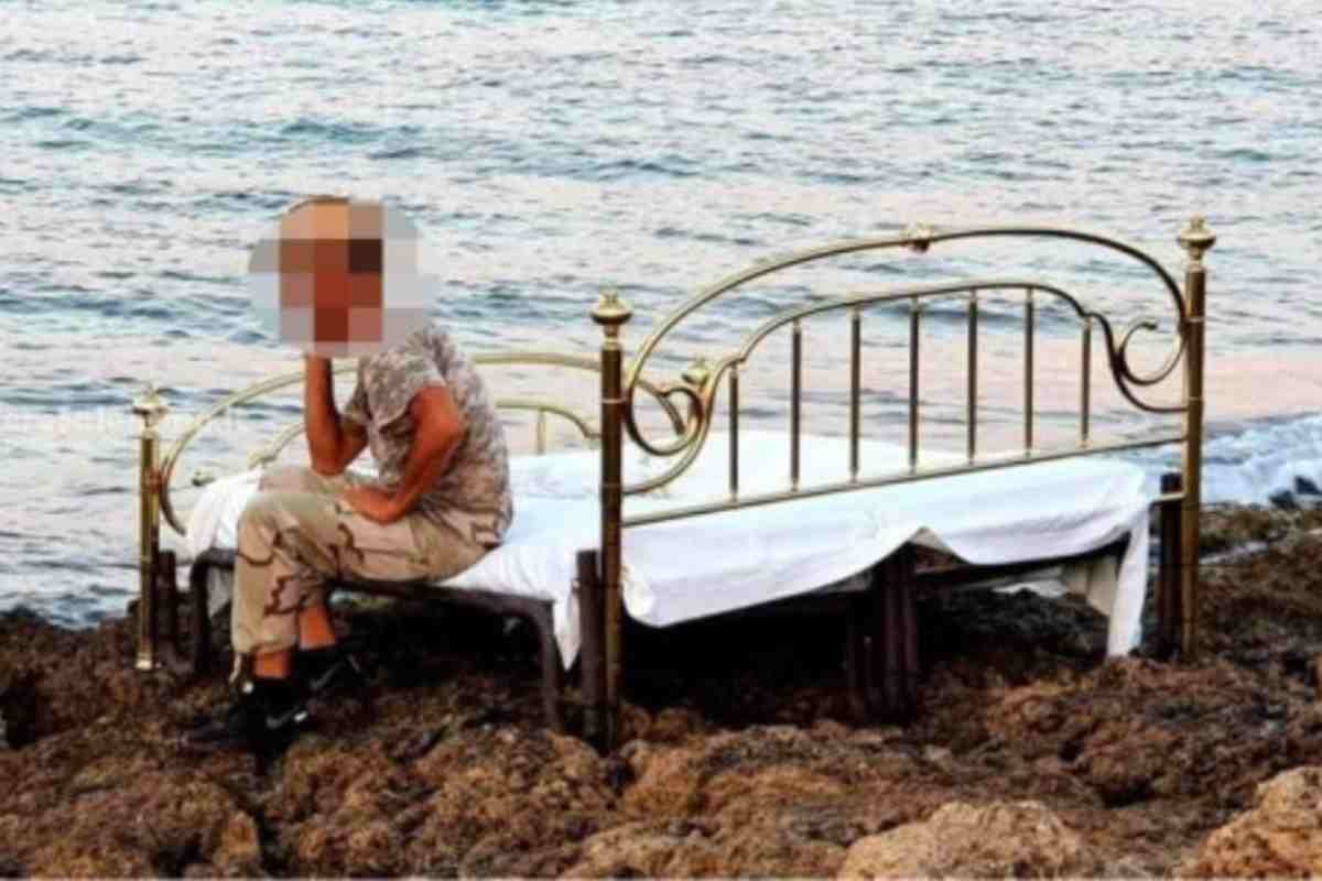 letto matrimoniale sugli scogli