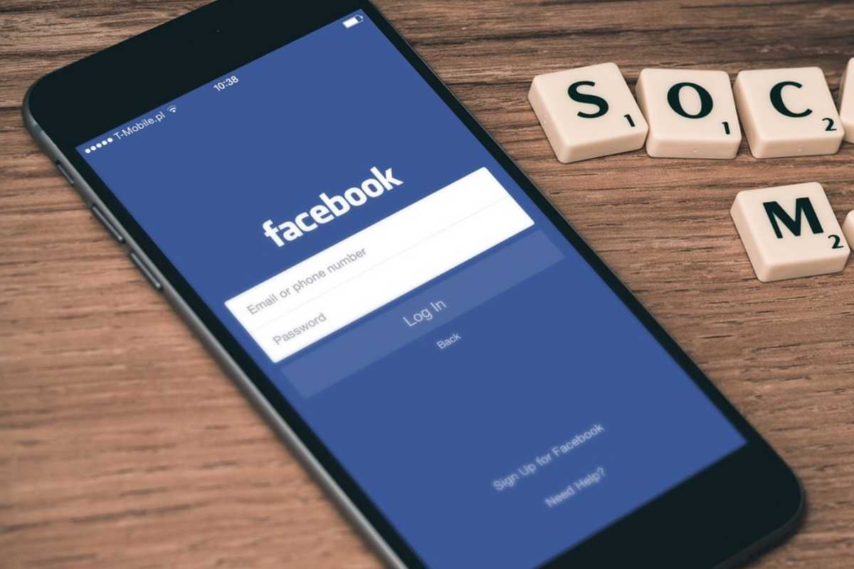 Facebook, la denuncia dell'ex dipendente