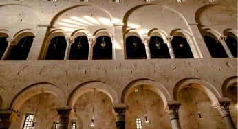 La cattedrale pugliese nasconde un mistero astronomico: il pavimento che “si illumina” – Video
