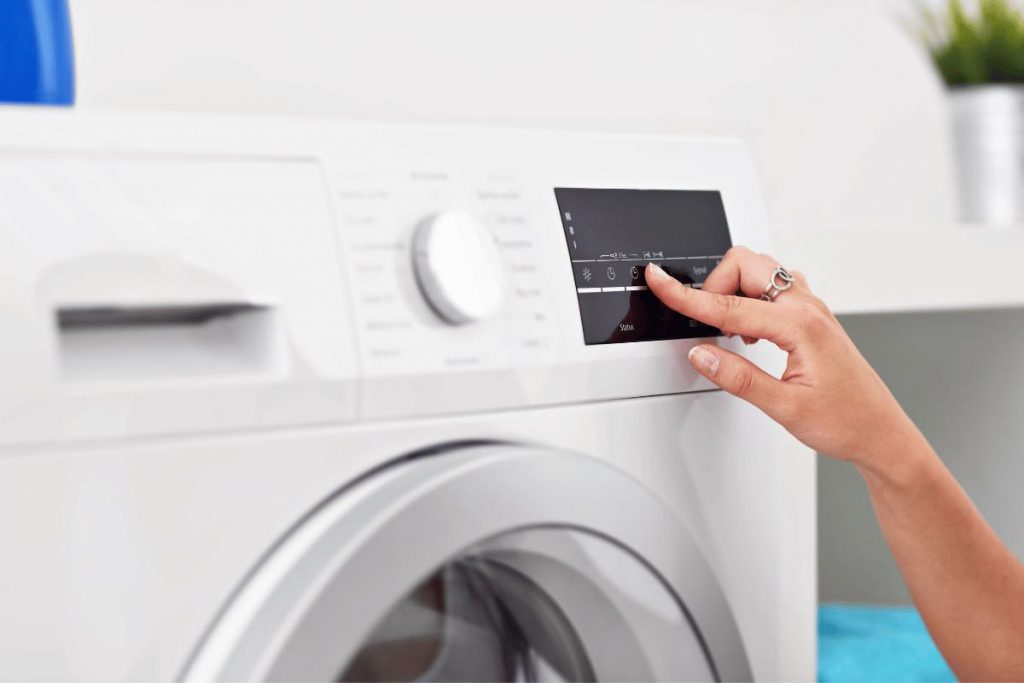 Vuoi risparmiare sull'utilizzo della lavatrice? Ecco alcuni consigli utili